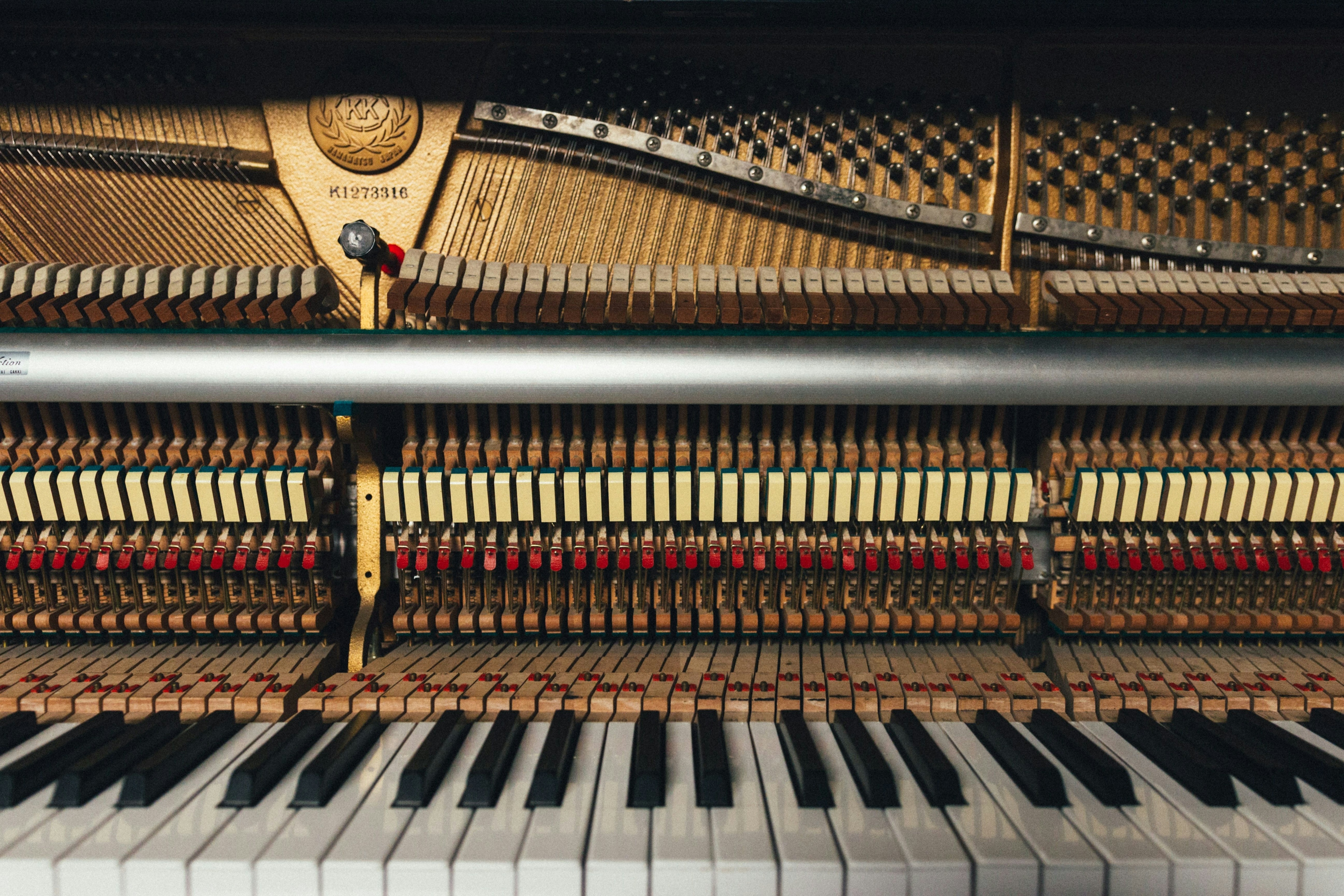 A picture of an open piano.