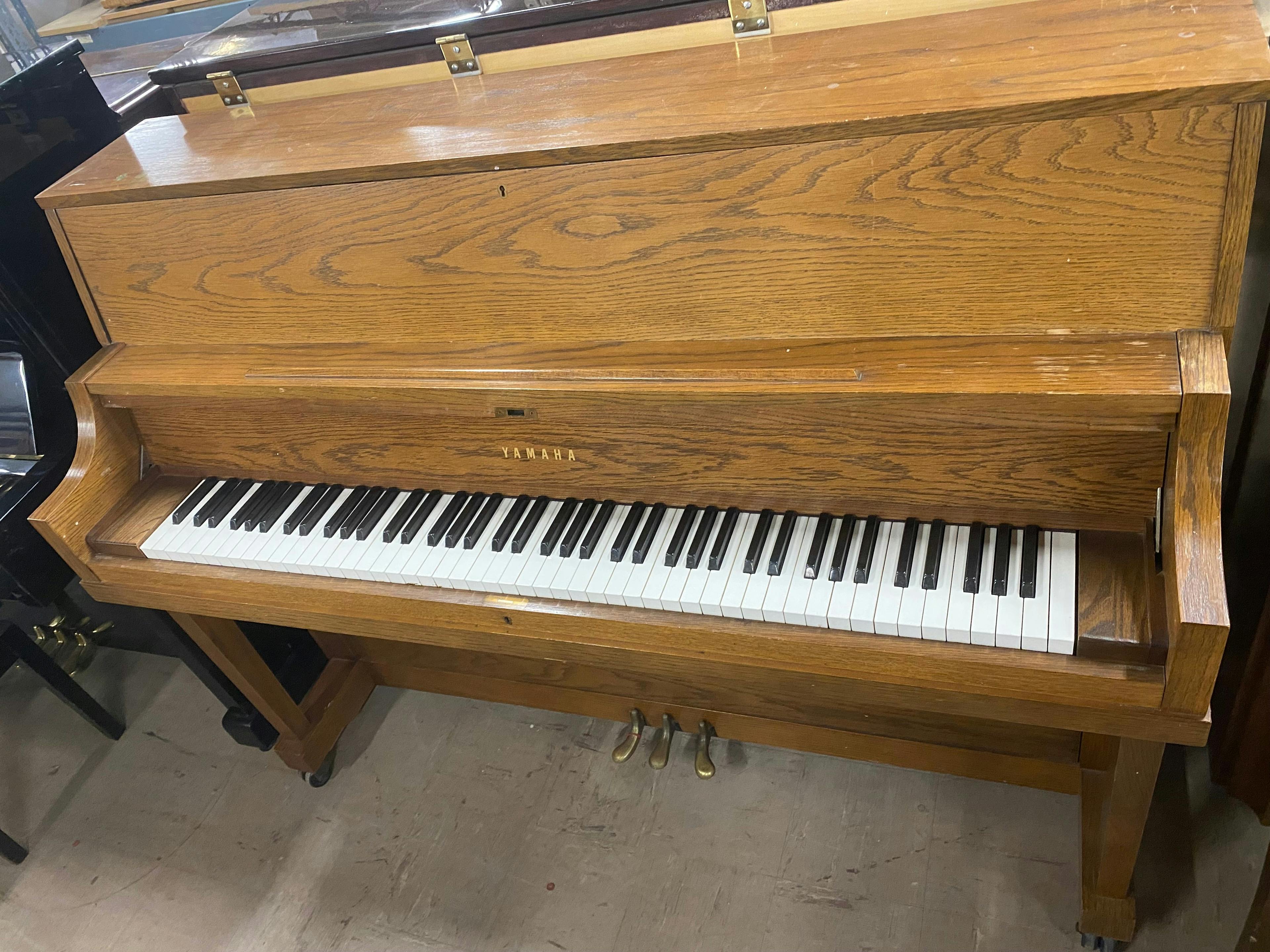 Yamaha P202 Studio Piano